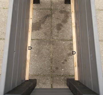 Støttelistene skrus fast innvendig på putekasse Støttelistene skrus fast innvendig på vanntett putekasse